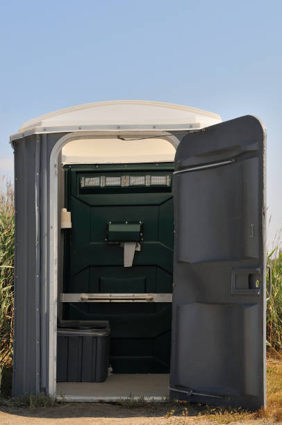 Portable Toilet Options We Offer in Bellair Meadowbrook Terrace, FL